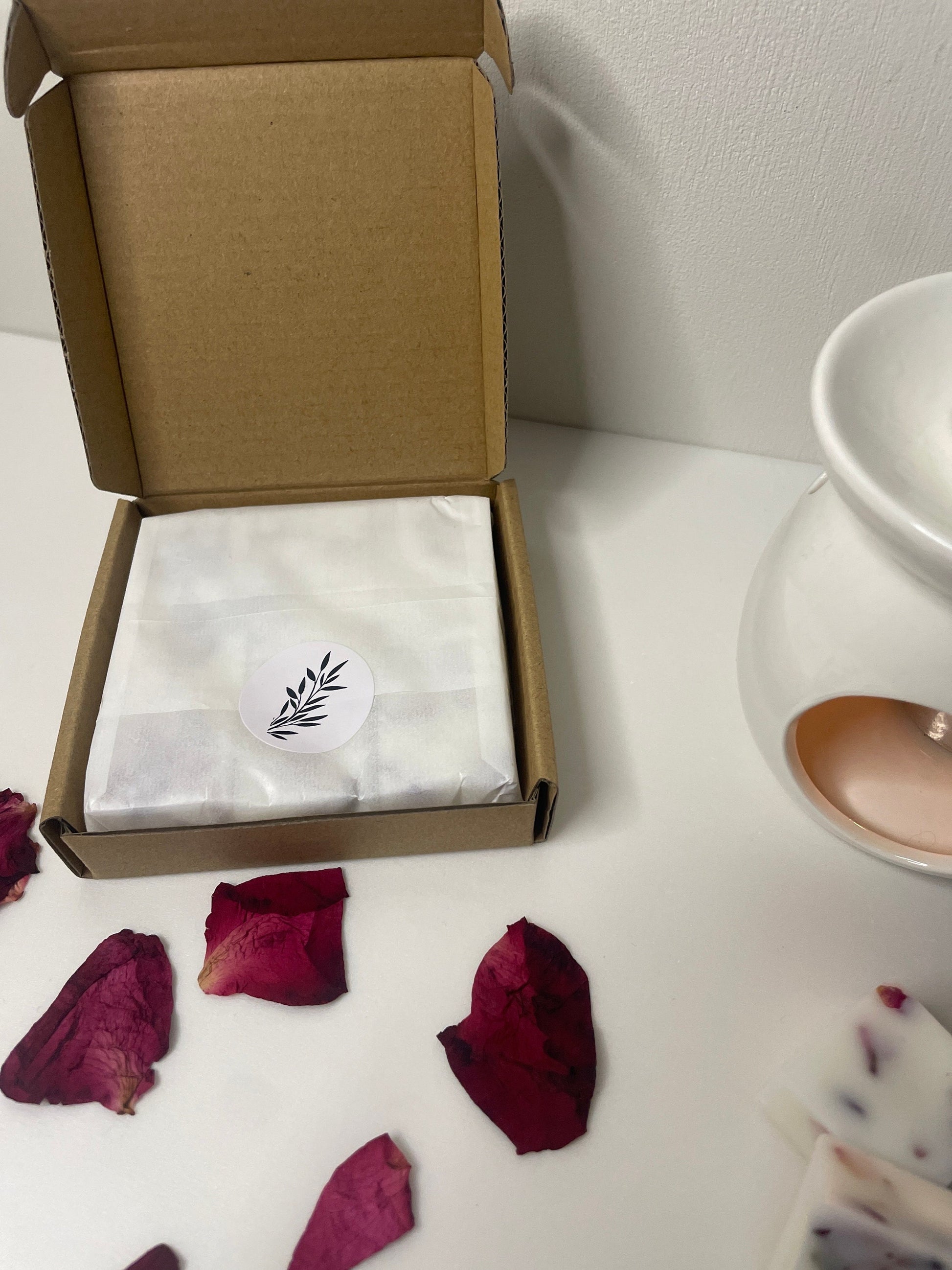 Rhubarb & Rose Scented Soy Wax Melts - TheKindWaxCompany